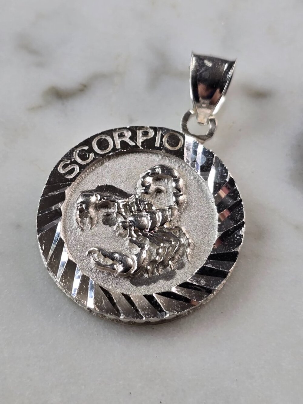 Womens Vintage Estate Sterling Silver Zodiac Scorpio Scorpion Pendant 3.5g E5695